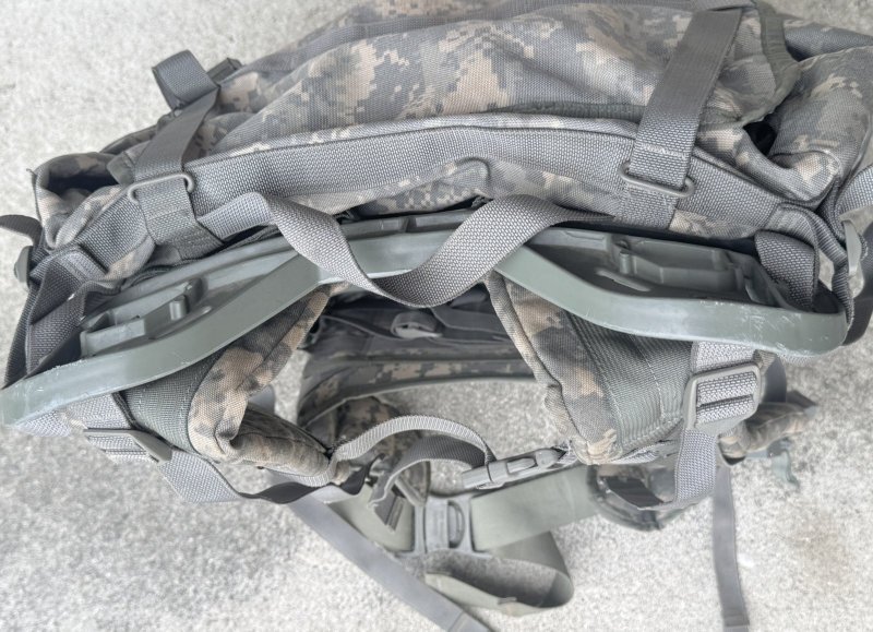 画像8: 米軍実物　US ARMY　ACU　ラックサック　LARGE (8)