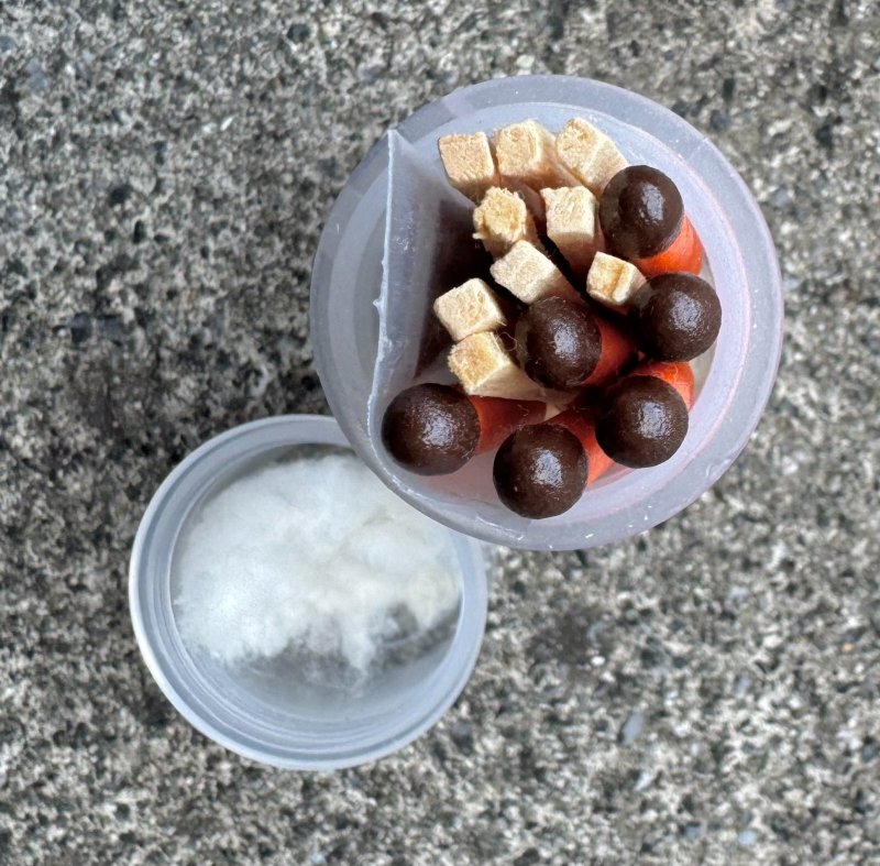 画像9: 米軍実物 キャンティーン　   ポーチ サバイバルマッチ セット マルチカム (9)