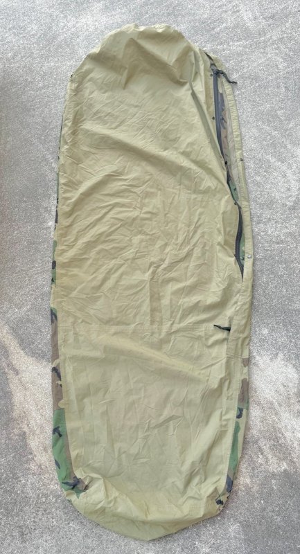画像4: 米軍実物 スリーピングバッグ ゴアテックスカバー (4)