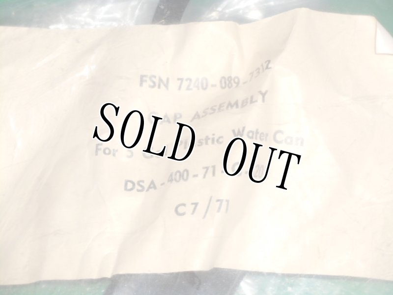 画像2: 米軍実物,　Plastic　Jerry Can, Military Water Can　BLACK　 Cap (2)