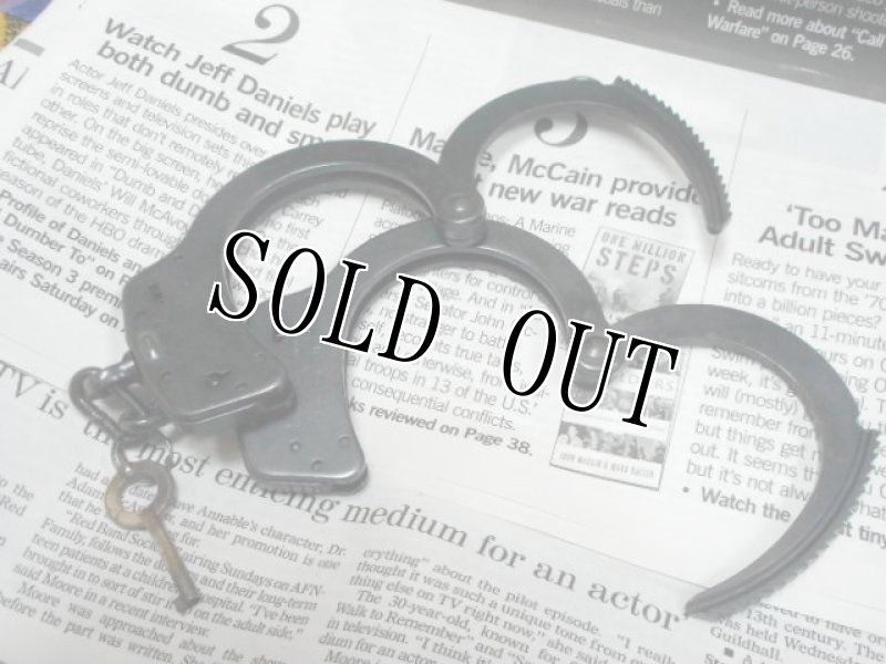 画像2: 米軍放出品 スミス&ウェッソン  手錠 ハンドカフ Model 100 (2)