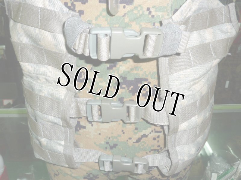画像3: 米軍放出品 ACU DBT ベスト (3)
