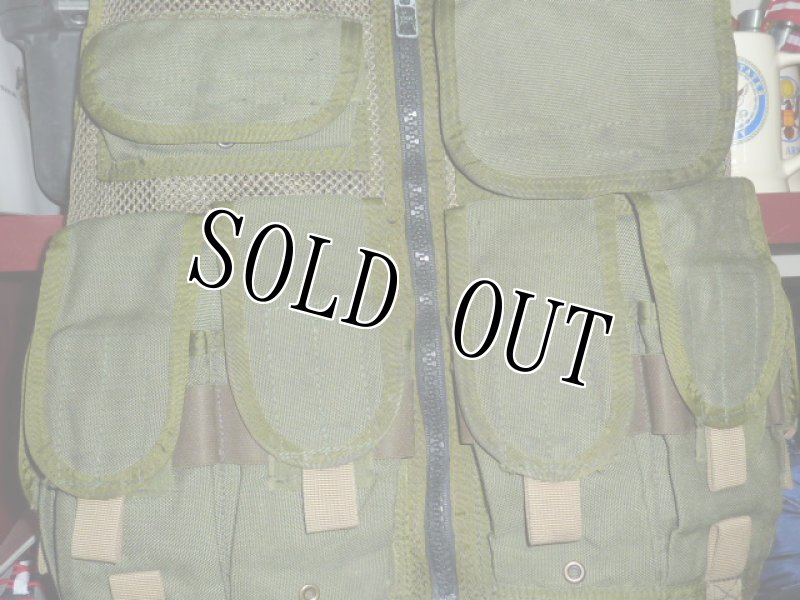 画像2: 米軍放出品.イーグルサバイバルベスト　M　OD (2)