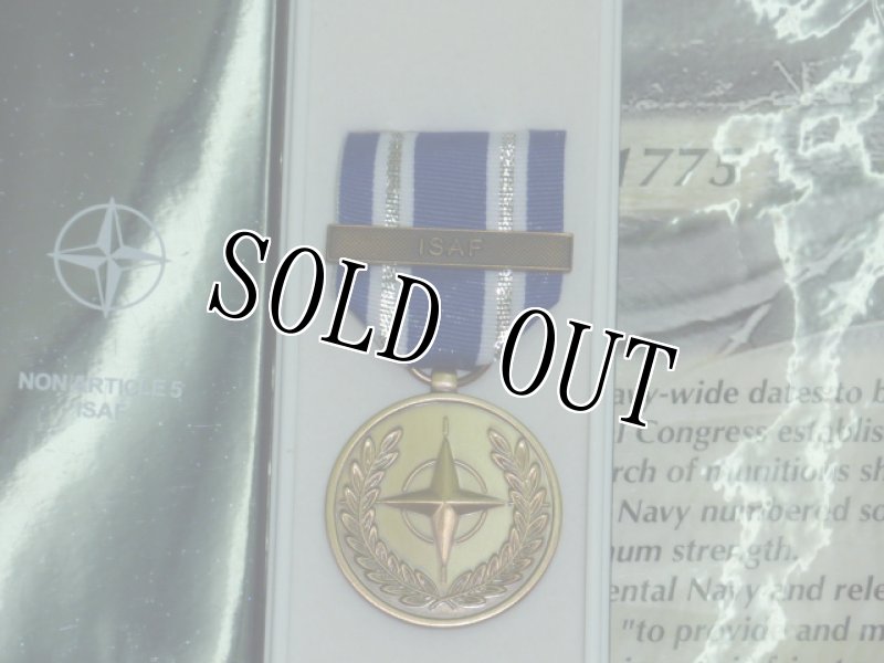 画像2: 米軍実物NATO ISAF Medal Set w/ Case Afghanistan Army USMC USAF NAVY (2)