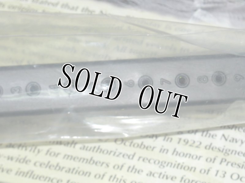 画像4: 米軍放出品 バッテリー・クリップAAバッテリーディスペンサー(ブラック) (4)