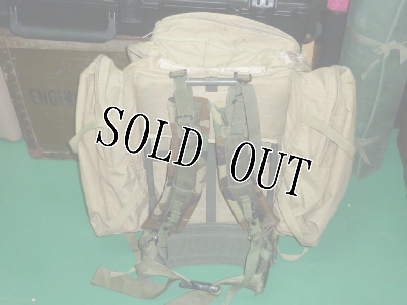 画像2: 米軍放出品 ロンドン ブリッジ フィールドパック LARGE  (2)