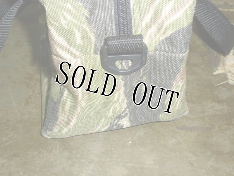 画像8: 米軍放出品.タイガーストライプ TOOLバッグ (8)