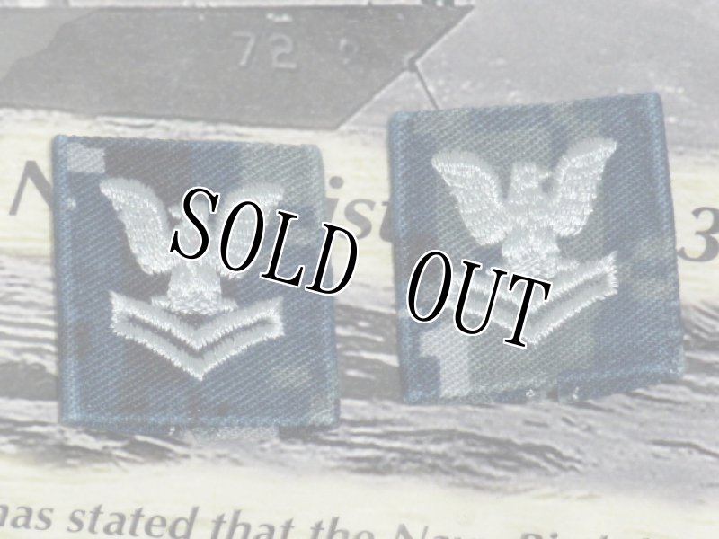 画像2: 米軍実物　US NAVY NWU 襟章 階級章　(PO2) 1ペア (2)