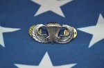 画像1: 米軍放出品.US Army Airborne Jump Wings (1)