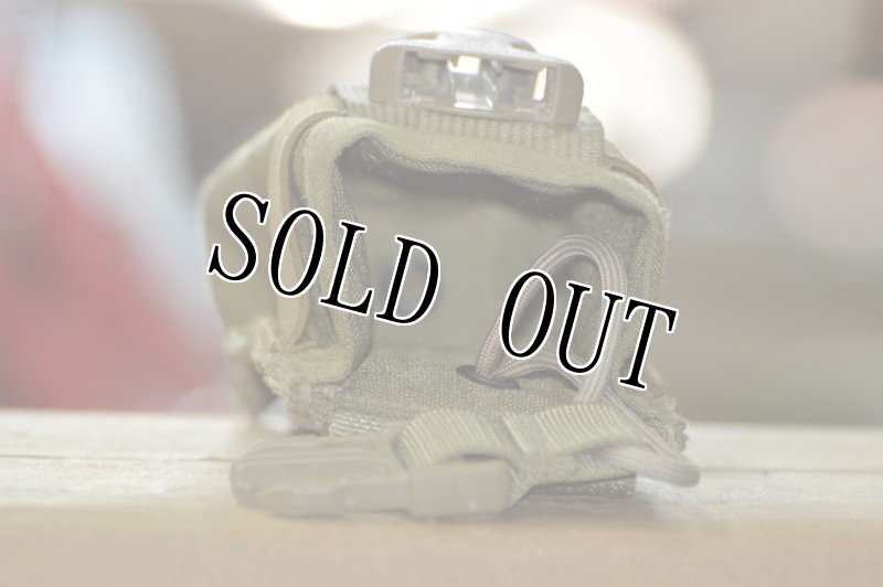 画像3: 米軍実物 EAGLE ラジオポーチ カーキ (3)