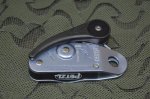 画像2: 米軍放出品  PETZL グリグリ クライミング ce0197 (2)