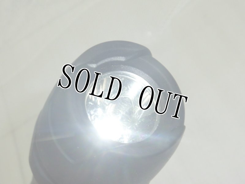 画像2: 米軍放出品,Rayovac Indestructible 3C 140 Lumen Flashlight  (2)