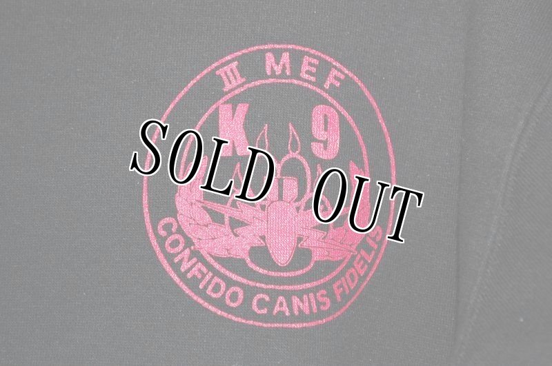 画像2: 米軍放出品 USMC III MEF スウェットパーカー L (2)