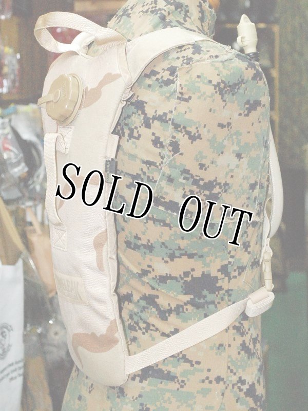 画像2: 米軍放出品 キャメルバック デザート3C 70OZ(2リットル) (2)