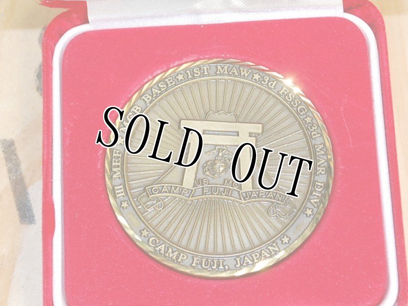 画像2: 海兵隊実物 CAMP FUJI モニュメントメダル (2)