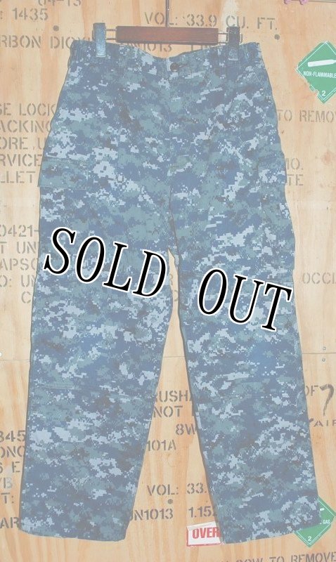 画像1: 米軍実物　US NAVY,　迷彩パンツ 　32-XS (1)