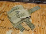 画像1: 米軍放出品　TAG Drop Leg M4/16 マガジンポーチ  (1)