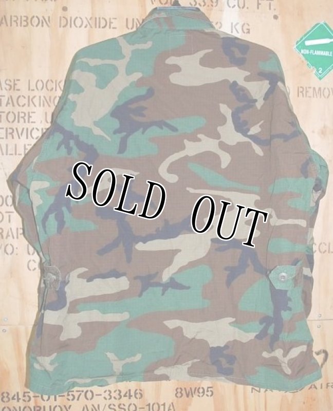 画像2: 米軍実物 ウッドランド 迷彩ジャケット L-XS (2)