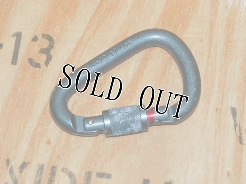 画像2: 米軍放出品 Petzl Attache Screw-Lock Carabiner (Army Green) (2)