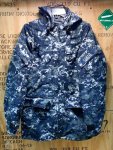 画像1: 米海軍実物　US NAVY　階級章付き　GORE-TEX　パーカー　S-R (1)