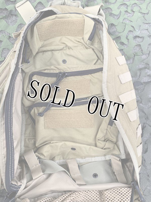 画像8: 米軍実物 S.O.Tech Medical Trauma Backpack - MPMD Coyote Brown   (8)