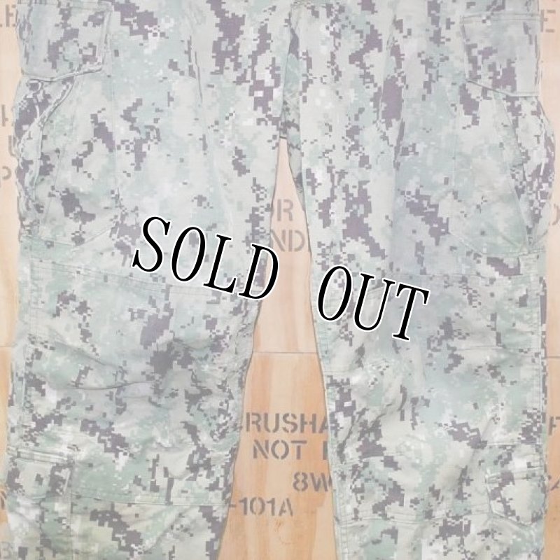 画像2: 米軍実物,US NAVY,　AOR2　NUW　迷彩パンツ　TYPEIII　L-R (2)