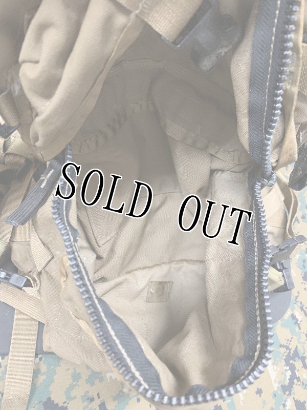 画像14: 米軍実物 MOLLE LARGE ASSAULT PACK SDS TACTICAL STYLE 4095    アサルトパック コヨーテ  (14)