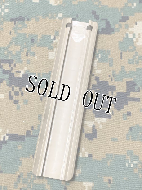 画像3: 米軍実物　KNIGHTS ARMAMENT　ナイツ レールカバー  コヨーテ (3)