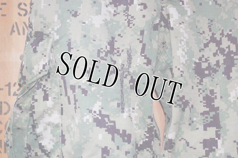 画像2: 米軍実物,US NAVY, AOR2 NUW 迷彩パンツ TYPEIII 33-XS (2)