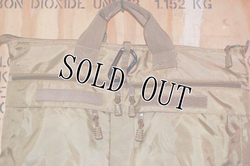 画像2: 米軍放出品,FLYING CIRCLE BAGS ヘルメットバッグ コヨーテ (2)