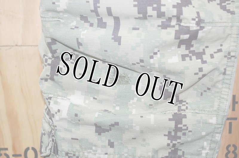 画像2: 米軍実物,US NAVY, AOR2 NUW 迷彩パンツ TYPEIII L-R (2)