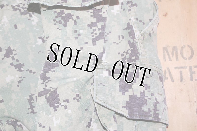 画像4: 米軍実物,US NAVY, AOR2 NUW 迷彩パンツ TYPEIII L-R (4)