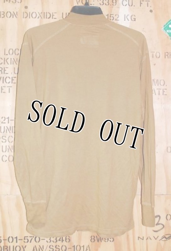 画像2: 米軍放出品,FROG ロングスリーブシャツ MEDIUM (2)