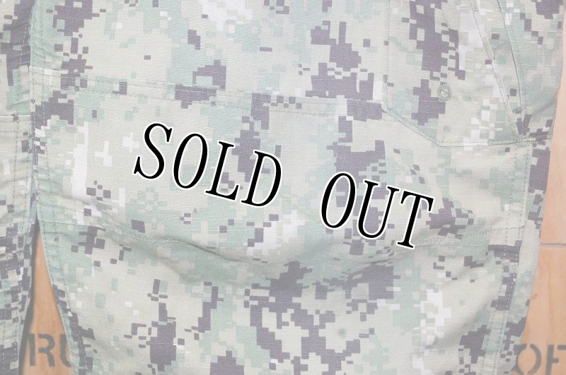 画像3: 米軍実物,US NAVY, AOR2 NUW 迷彩パンツ TYPEIII L-R (3)