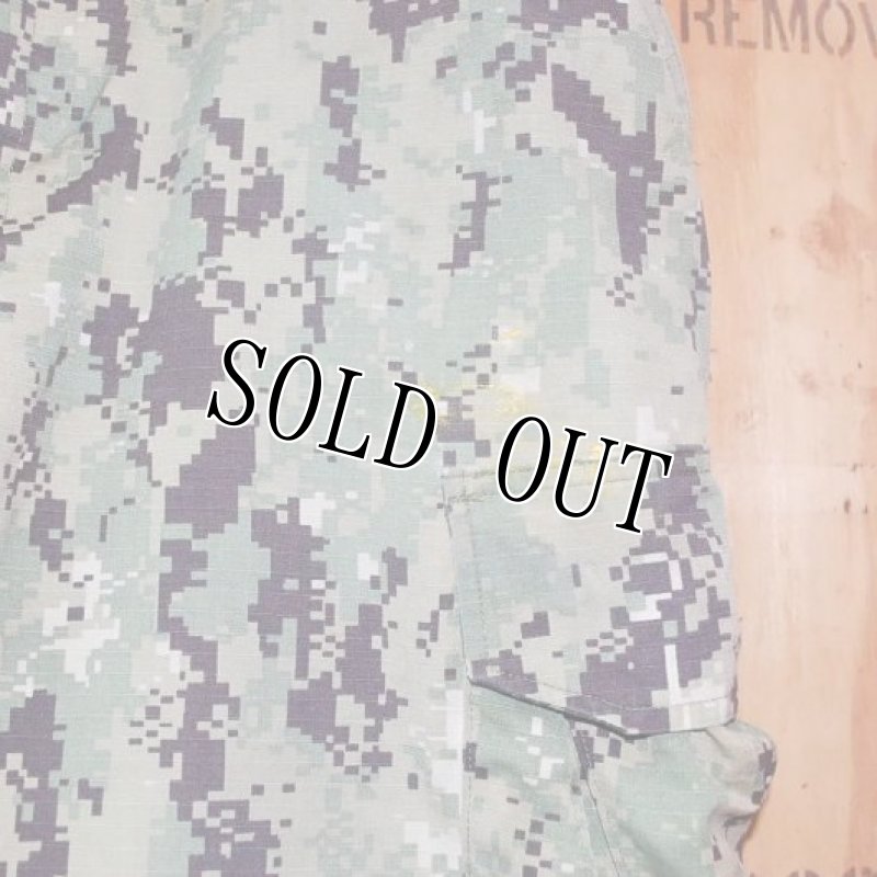 画像2: 米軍実物,US NAVY, AOR2 NUW 迷彩パンツ TYPEIII L-R (2)