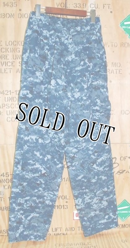 画像3: 米軍実物 US NAVY, 迷彩マタニティーパンツ  XS-R (3)