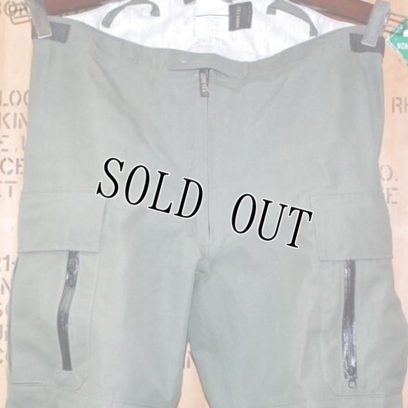 画像2: 米軍実物.TROUSER,MEN'S,OUTERSHELL COLD WEATERPROOF  CWU-108/P GORE-TEX ゴアテックスパンツ M-L (2)