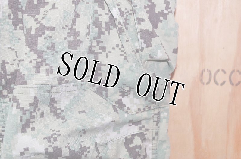 画像2: 米軍実物,US NAVY,　AOR2　NUW　迷彩パンツ　TYPEIII　S-XS (2)