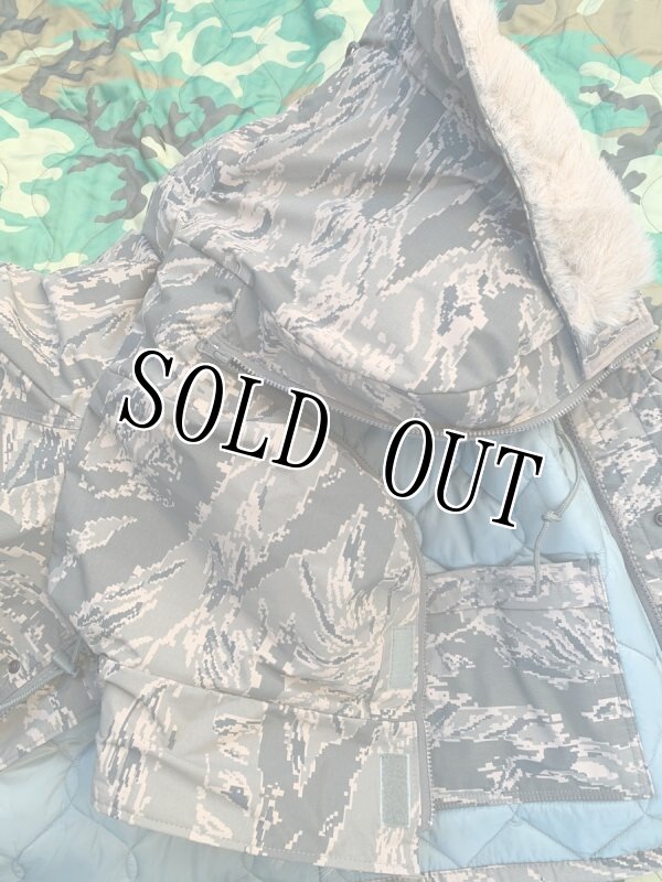 画像9: 米軍実物 DAKOTA OUTERWEAR N3B PARKA ABU 防寒着 (9)