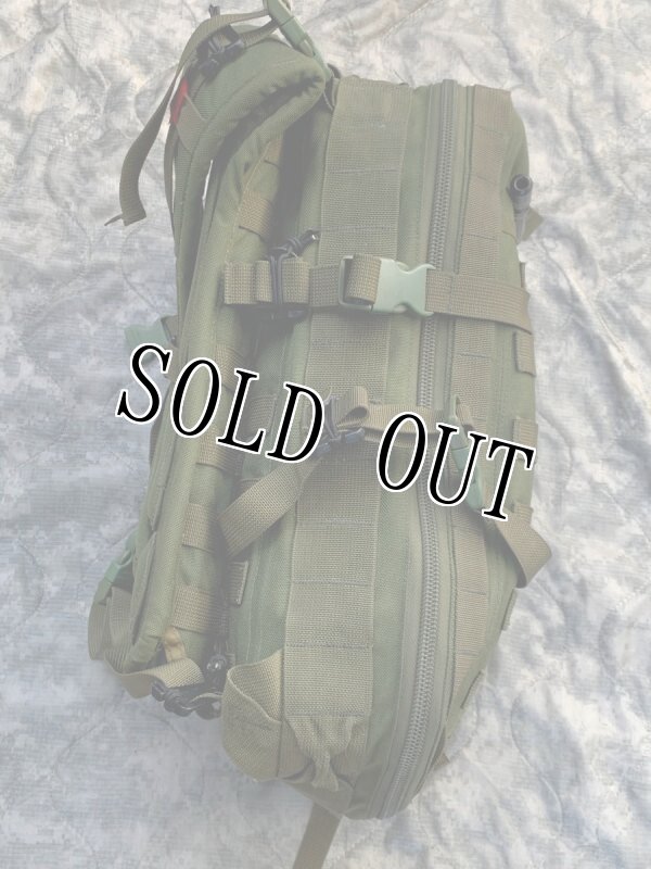 画像2: 米軍実物 LBT Waterproof Medical   Military Bag OD SEALS (2)