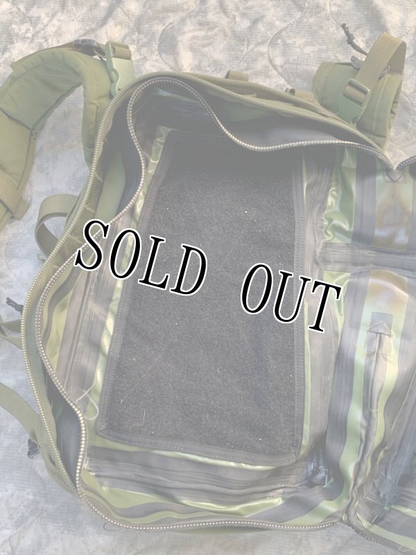 画像11: 米軍実物 LBT Waterproof Medical   Military Bag OD SEALS (11)