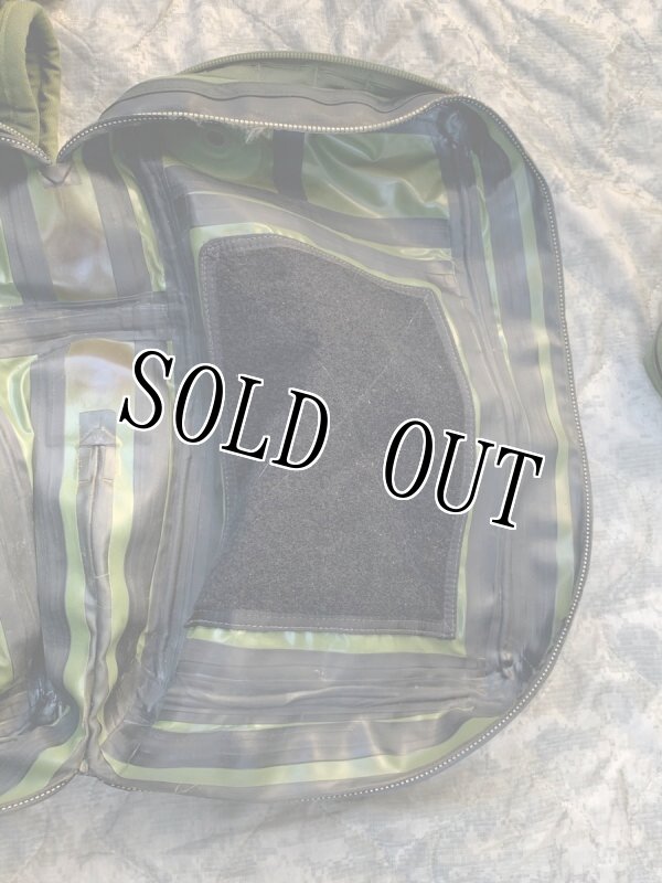 画像9: 米軍実物 LBT Waterproof Medical   Military Bag OD SEALS (9)