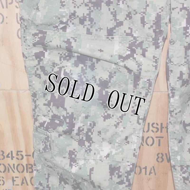 画像2: 米軍実物,US NAVY, AOR2 NUW 迷彩パンツ TYPEIII L-S (2)