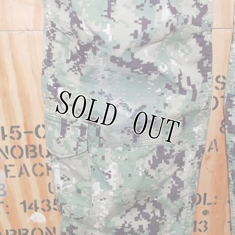 画像2: 米軍実物,US NAVY, AOR2 NUW 迷彩パンツ TYPEIII M-L (2)