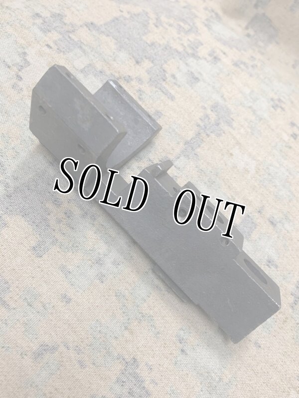 画像4: 米軍実物 50 Cal M2 ソレノイド ブラケット (4)