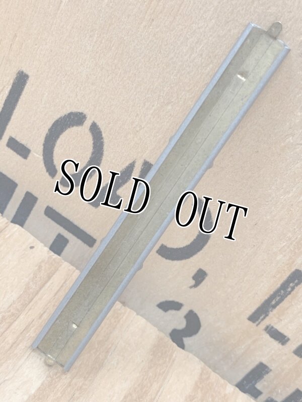 画像2: 米軍実物 US 5.56mm M16/M4マガジン クリップ (2)