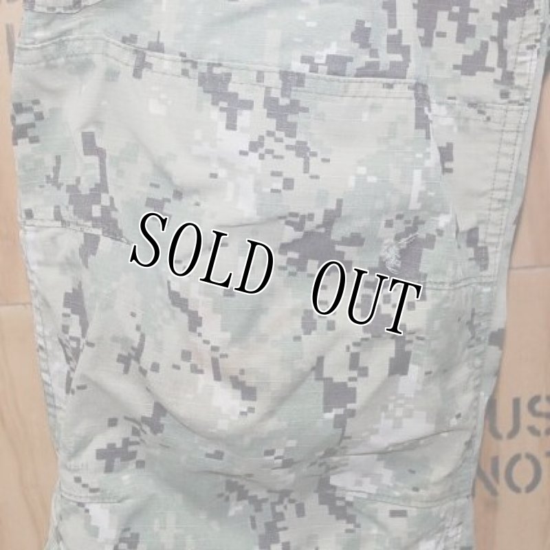 画像2: 米軍実物,US NAVY,　AOR2　NUW　迷彩パンツ　TYPEIII　L-R (2)