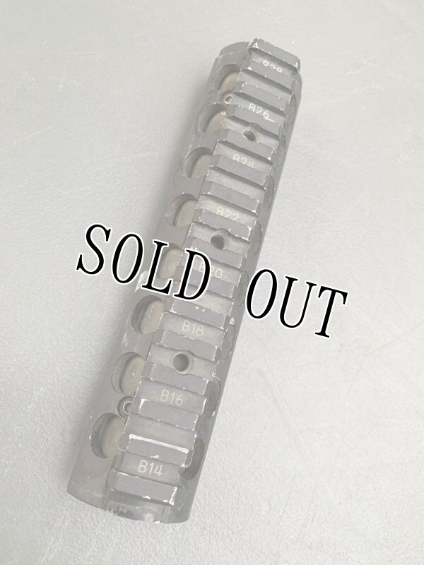 画像3: 米軍実物 KNIGHTS ARMAMENT  Lower Rail Clamp (3)