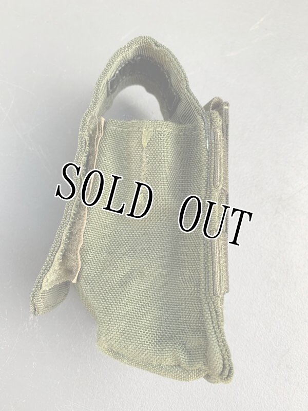 画像2: 米軍放出品　FIRE FORCE製 スモーク グレネードポーチ　(OD) (2)