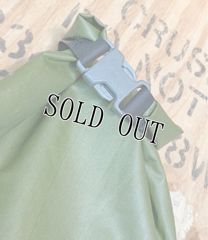 画像4: 米軍放出品 USMC    防水バッグ SEAL LINE (4)